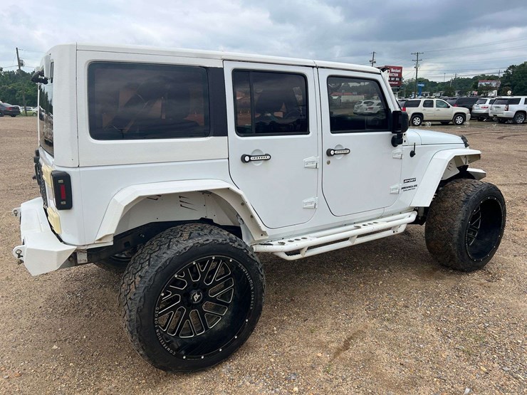 2015-jeep-wrangler-sport-image-3