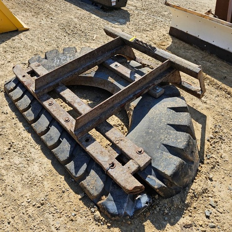 #5107 • Rubber Tire Manure Scraper