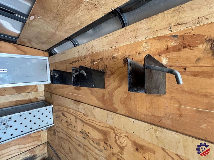 2016-sure-trac-t/a-enclosed-landscaping-tag-trailer-image-36