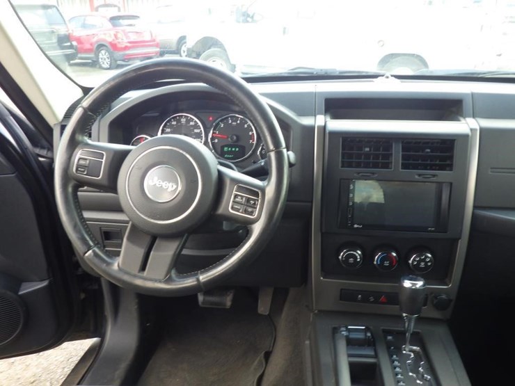 2012-jeep-liberty-image-9