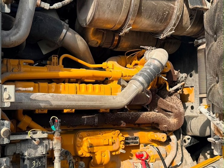 2019-deere-724k-image-8