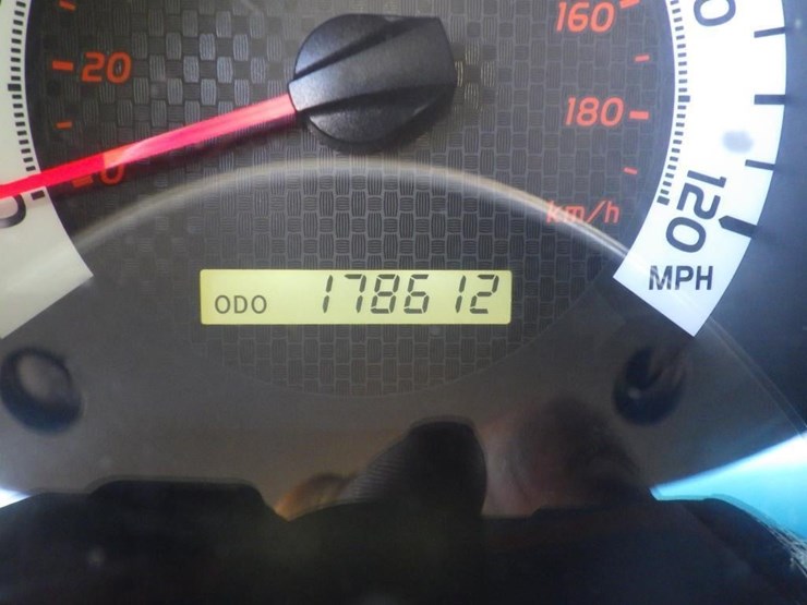2013-toyota-tacoma-image-14
