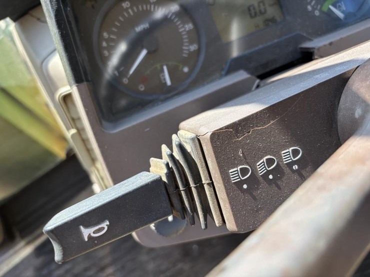john-deere-6410-image-36