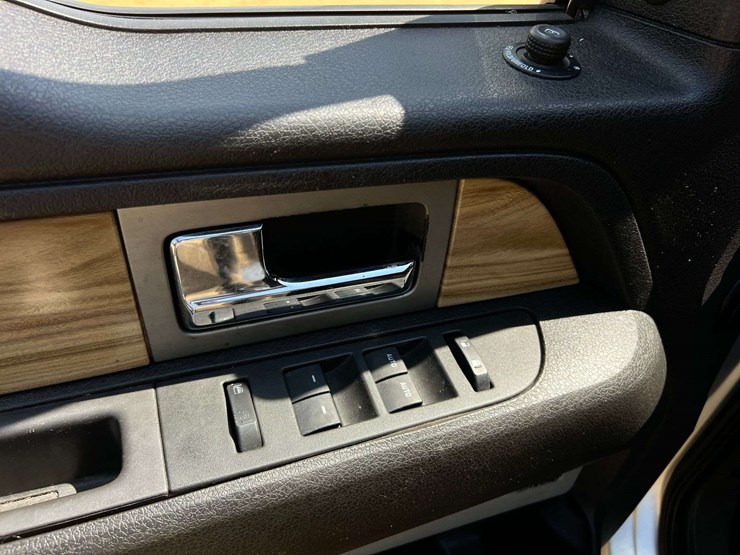 2011-ford-f150-lariat-image-13