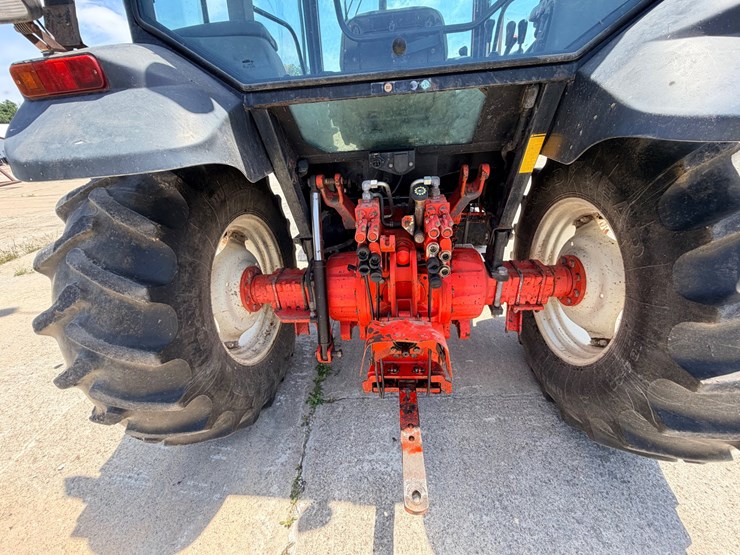 2000-new-holland-ts100-image-91
