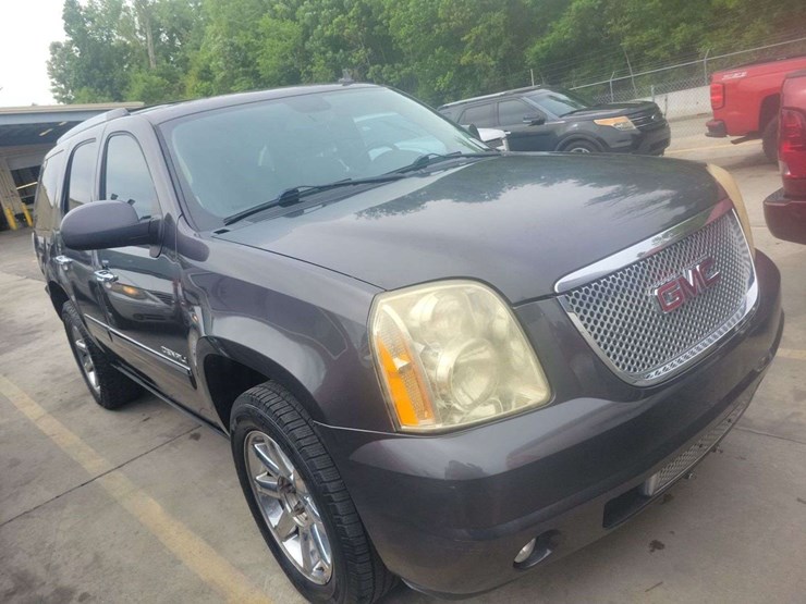 2011-gmc-yukon-denali-image-1