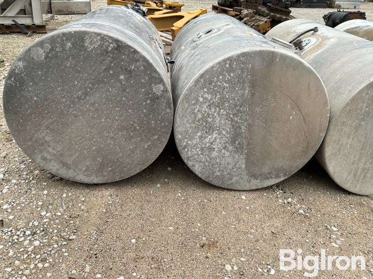truck-tractor-fuel-tanks-image-14