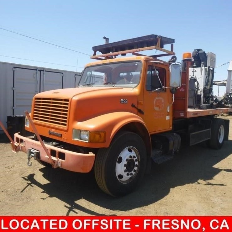 2001 INTERNATIONAL 4900