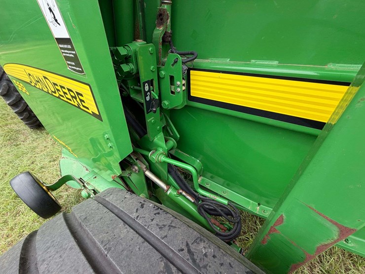 2010-john-deere-568-image-17