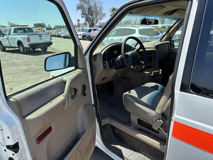 2000-gmc-safari-image-13