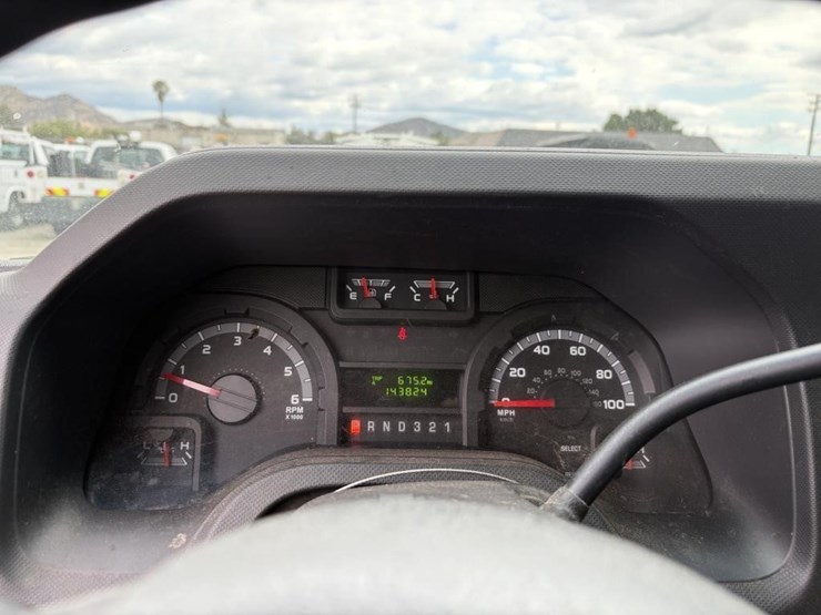 2013-ford-e350-sd-image-15