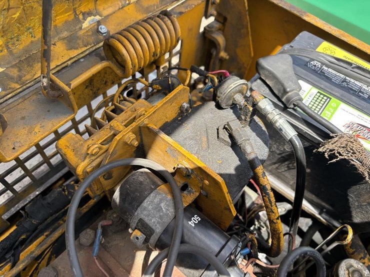 caterpillar-t40b-image-30