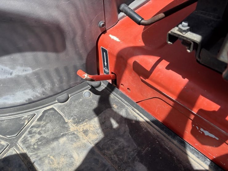 2018-kubota-m5-111d-image-32