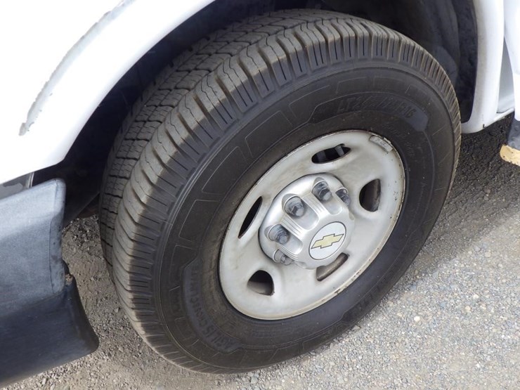 2013-chevrolet-express-2500-image-13