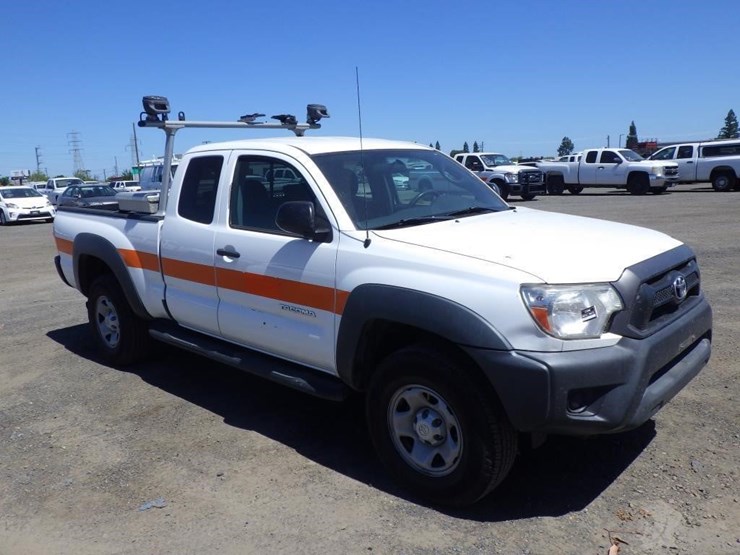 2014-toyota-tacoma-image-2