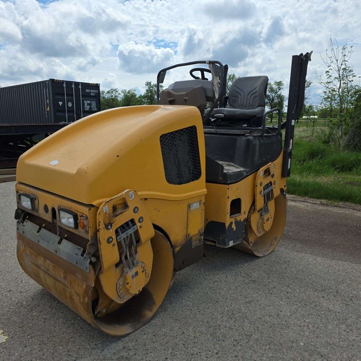 2012 VOLVO DD22