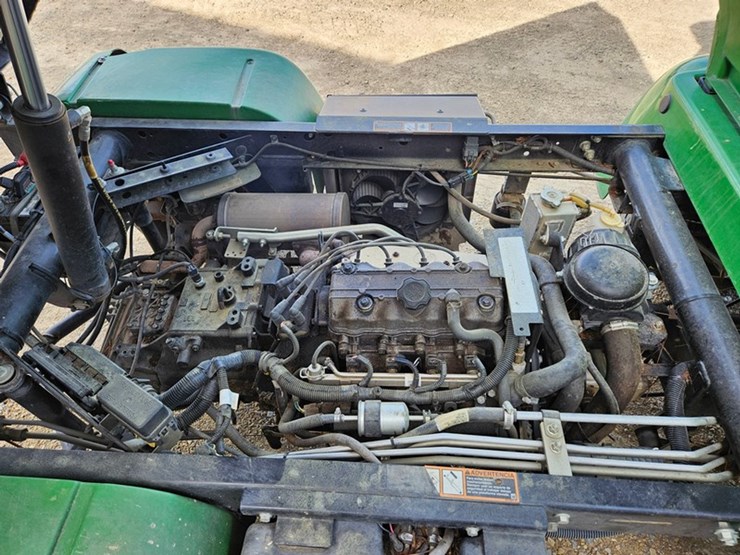 2020-john-deere-gator-image-12