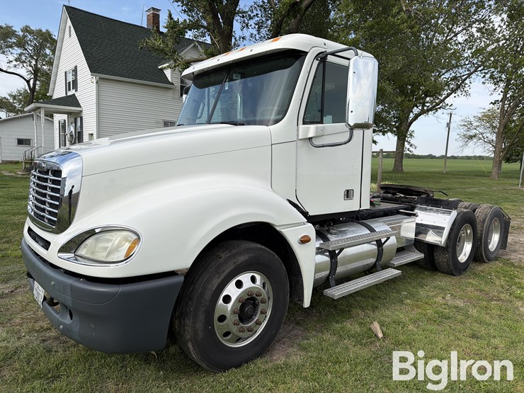 2007-freightliner-columbia-120-t/a-day-cab-truck-tractor-image-1