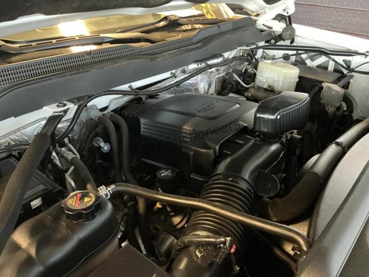 2017-chevrolet-silverado-3500hd-image-13