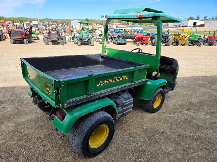 2020-john-deere-gator-image-5