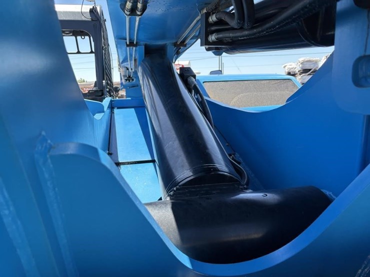 2019-genie-gth844-image-39