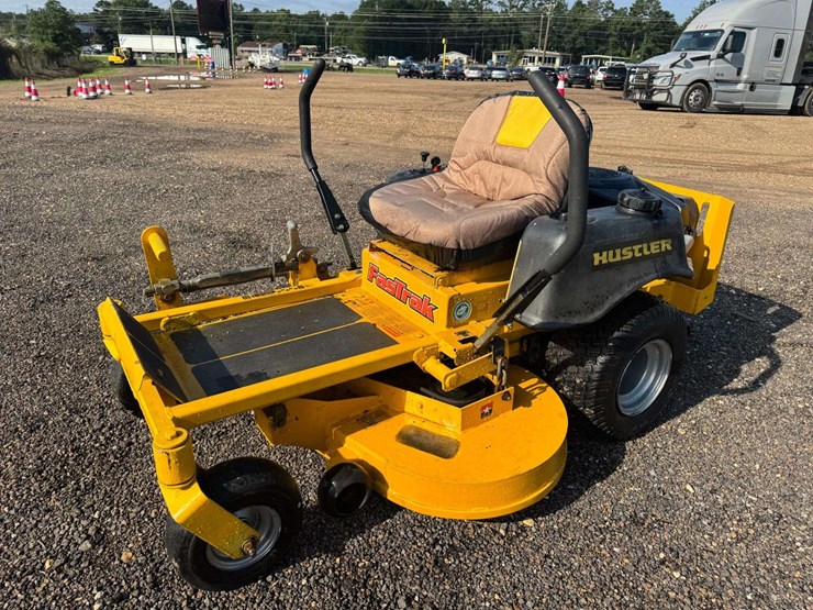 hustler-fastrack-42"-commercial-zero-turn-mower-image-1
