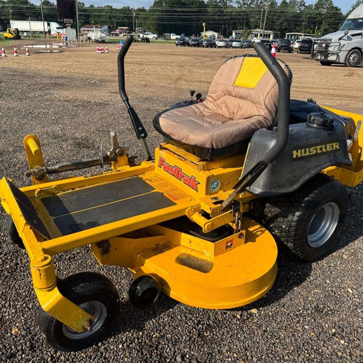 Hustler FasTrack 42" Commercial Zero Turn Mower