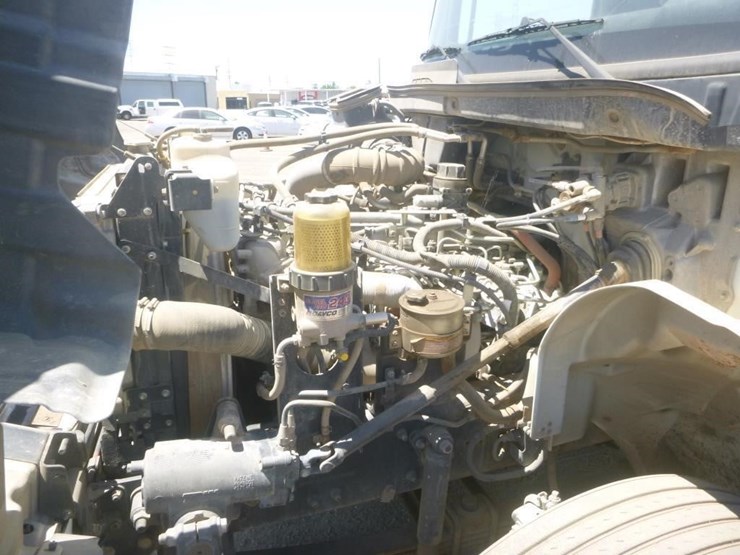 2013-hino-268-image-30