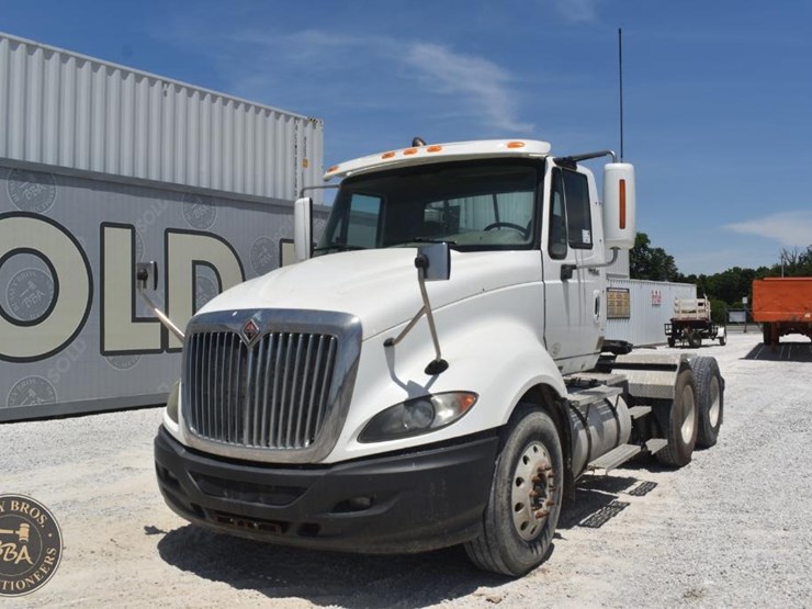 2010-international-prostar-image-1