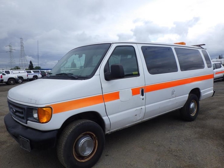 2006-ford-econoline-350-image-1