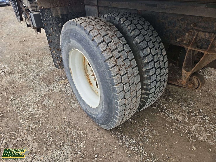2011-international-durastar-4300-image-10