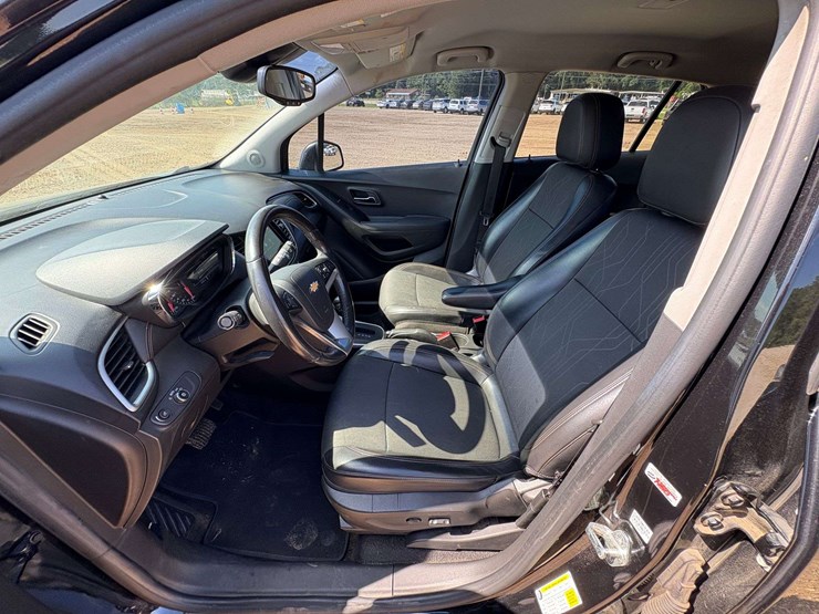 2019-chevrolet-trax-4-door-suv-(131,255-miles)-image-12