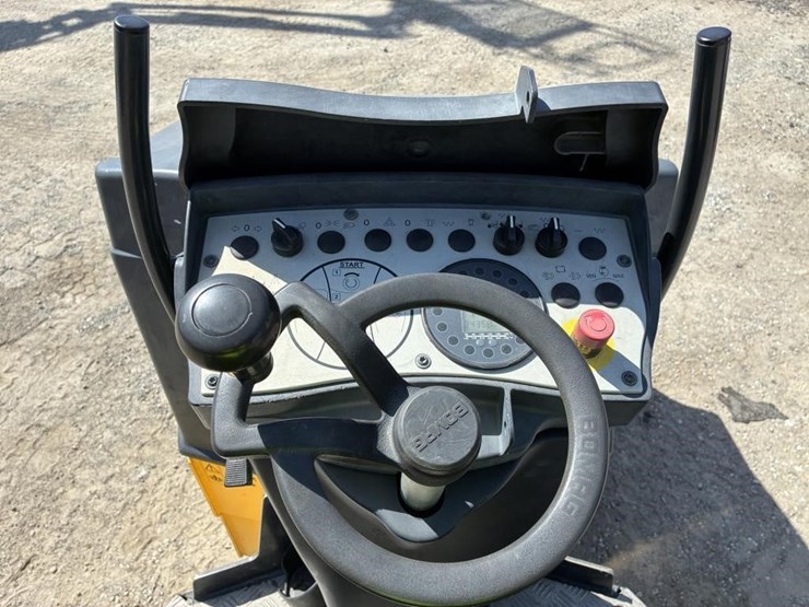 2019-bomag-bw120-image-17