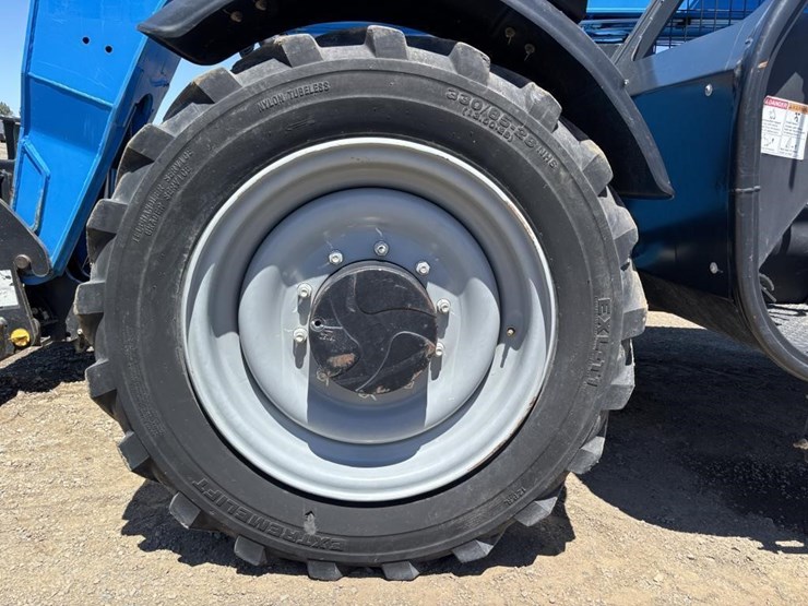 2019-genie-gth844-image-21