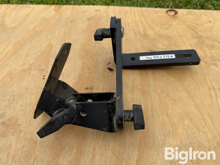 john-deere-display-mounting-bracket-image-3