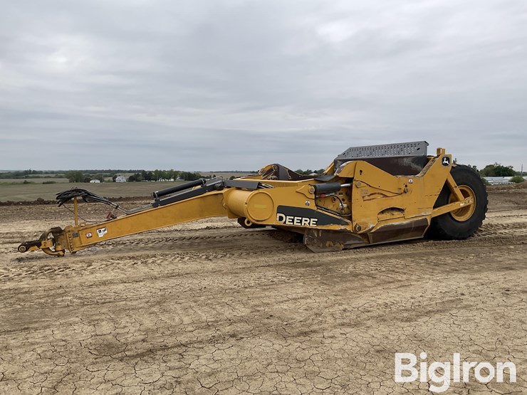 2020-deere-2412e-image-1