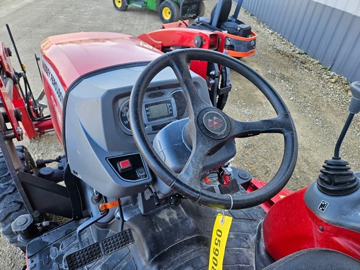 massey-ferguson-1735m-image-30