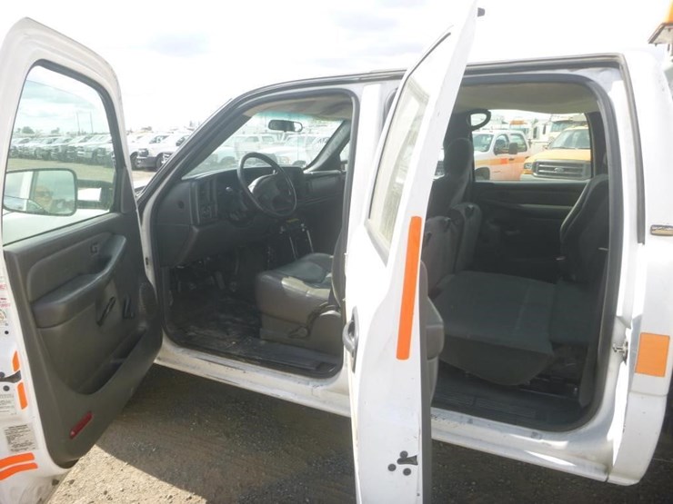 2003-chevrolet-2500-image-9