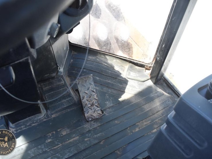 2012-caterpillar-cp56-image-54