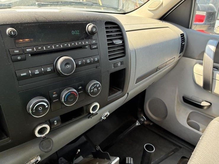 2012-gmc-2500hd-image-16