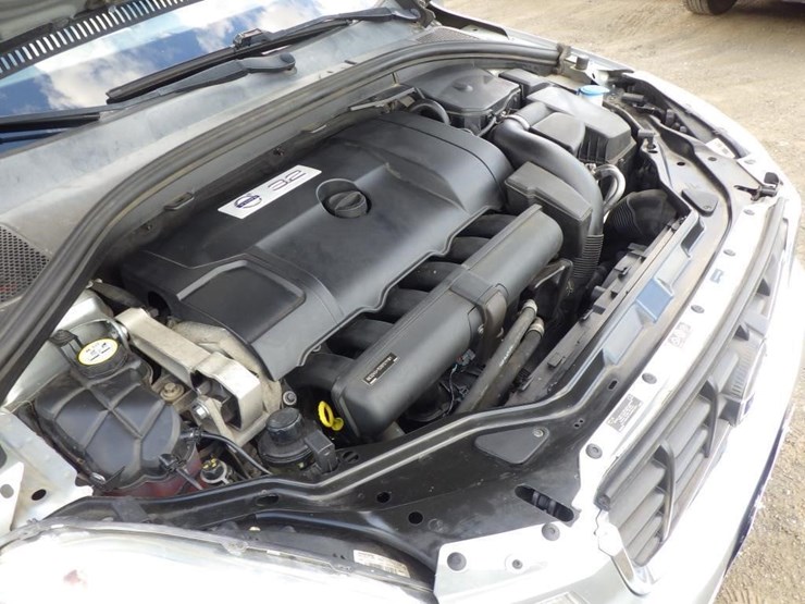 2013-volvo-xc60-image-11