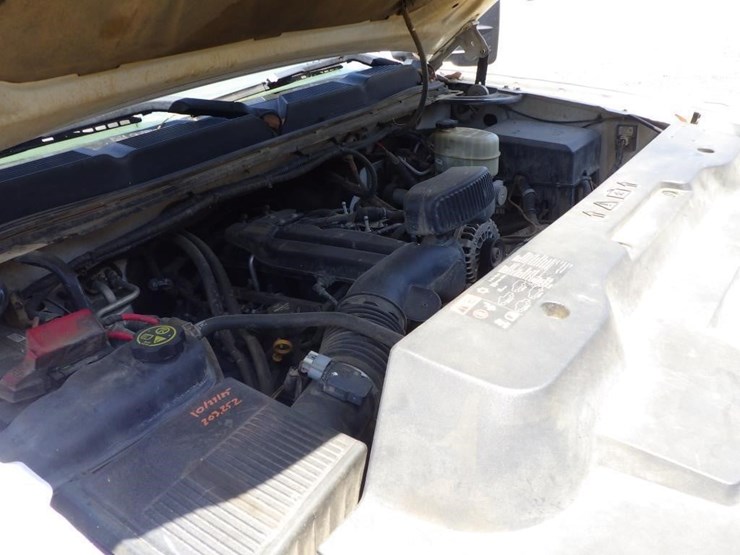 2013-chevrolet-2500hd-image-9