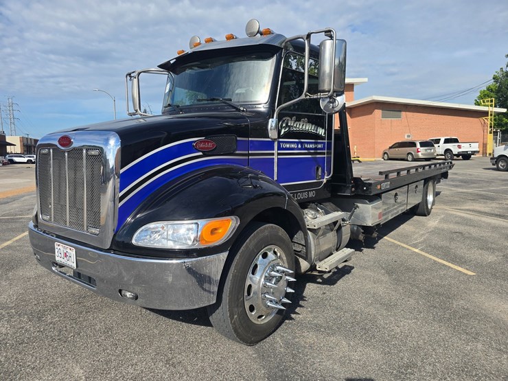 2022-peterbilt-337-image-1