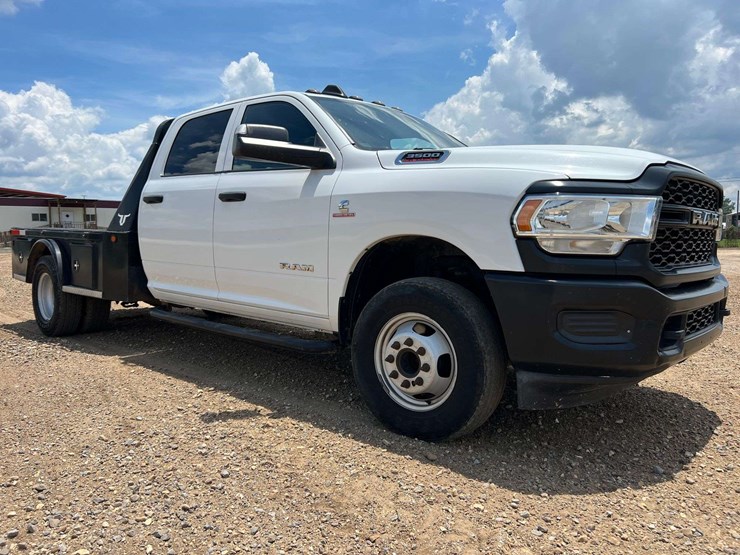 2022-dodge-3500-image-4