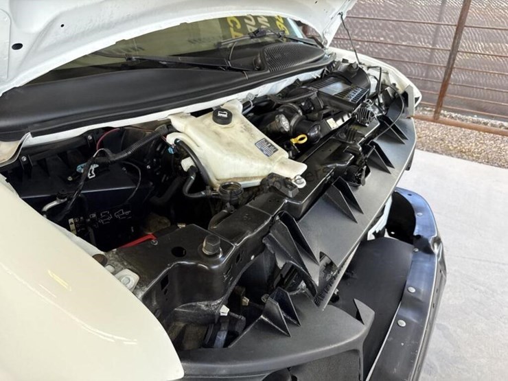 2016-chevrolet-express-2500-image-15
