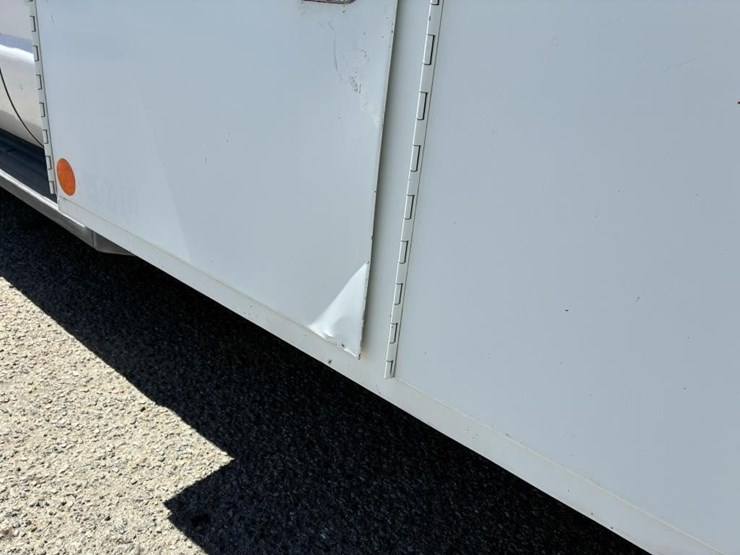 2011-ford-f550-image-5