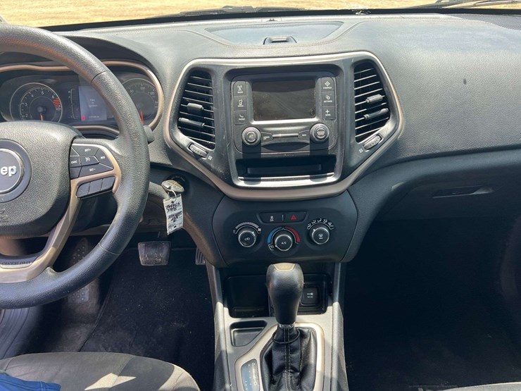 2018-jeep-cherokee-image-13