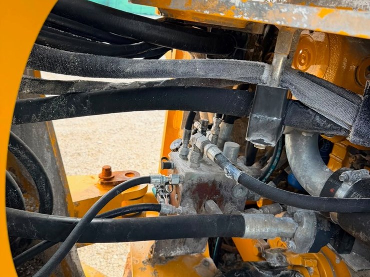 2019-deere-724k-image-22
