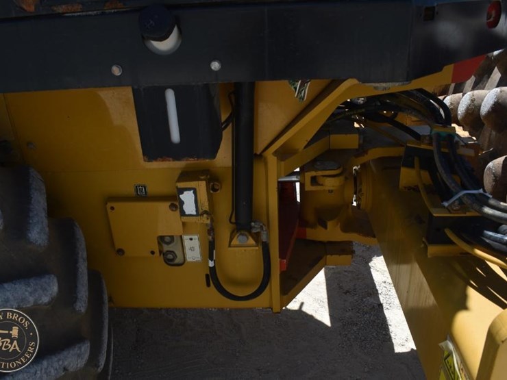 2012-caterpillar-cp56-image-46