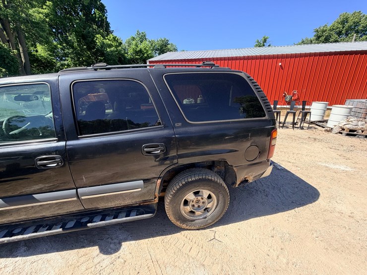 2002-chevrolet-tahoe-image-102